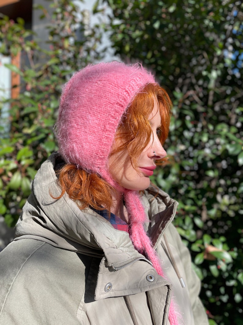 Bonnet à nouer en tricot main, bonnet d'hiver rouge, bonnet cagoule au crochet, bonnet tricoté main, bonnet fait main, bonnet unisexe, cagoule fait main Rose