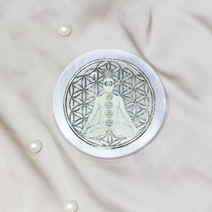Selenite Charging Plate – 7 Chakra Engraved Crystal Plate with Flower of Life | Meditation Tool for Energy Cleansing & Crystal Charging