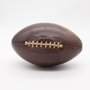 Ballon de rugby réplique année 80 vintage en cuir idée cadeau sport - All  sport vintage