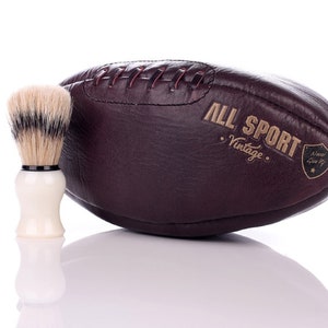 ALL SPORT VINTAGE - Trousse de toilette Ballon de Rugby en Cuir de Vachette - Cousu Main - Marque Française. Personnalisable.