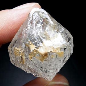 Skeletal diamond quartz