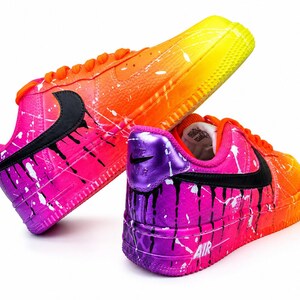 Individuell gestaltete AIR FORCE 1 Rainbow Two Sneaker | Freie Handbemalung und Airbrush-Design | Airbrush-Kunst für individuelle Schuhe | Schneller Versand auf Anfrage