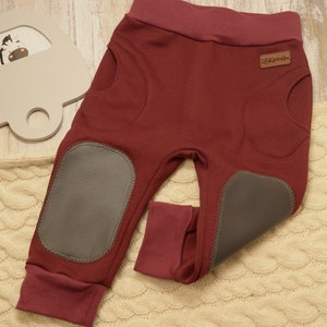 cute baby bloomers, crawling pants with knee patch, red, burgundy, made of warm cuddly sweat