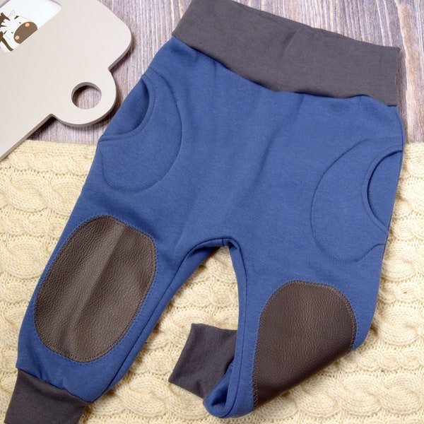 süße Baby Pumphose, Krabbelhose mit Knie-Patch Gr. 74, hellblau, grau aus warmem Kuschelsweat