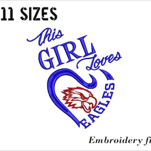 Può includere: Ricamo blu e rosso con il testo "This Girl Loves Eagles" e una forma di cuore con un'aquila all'interno. Il design è disponibile in 11 dimensioni.