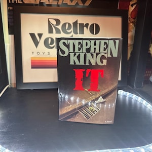 Stephen King It HCDJ BCE 1986 Viking Press Near Mint Horror First Edition VG+