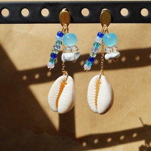 Boho earrings with real shells and pearls – handmade summer earrings with shell, glass beads and natural stone