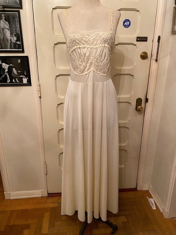 Vintage 1950's Lace Nightgown  l Lace White Dress