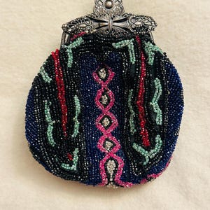 Antique Hand-Beaded Purse with Ornate Metal Frame – Vintage Evening Bag – Collectible Art Deco Style Handbag