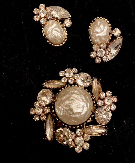 1950s Faux Pearl and Rhinestone Brooch and Clip o… - image 1
