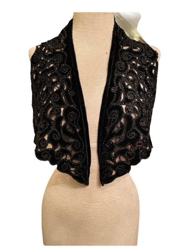 1860's velvet and beaded collar