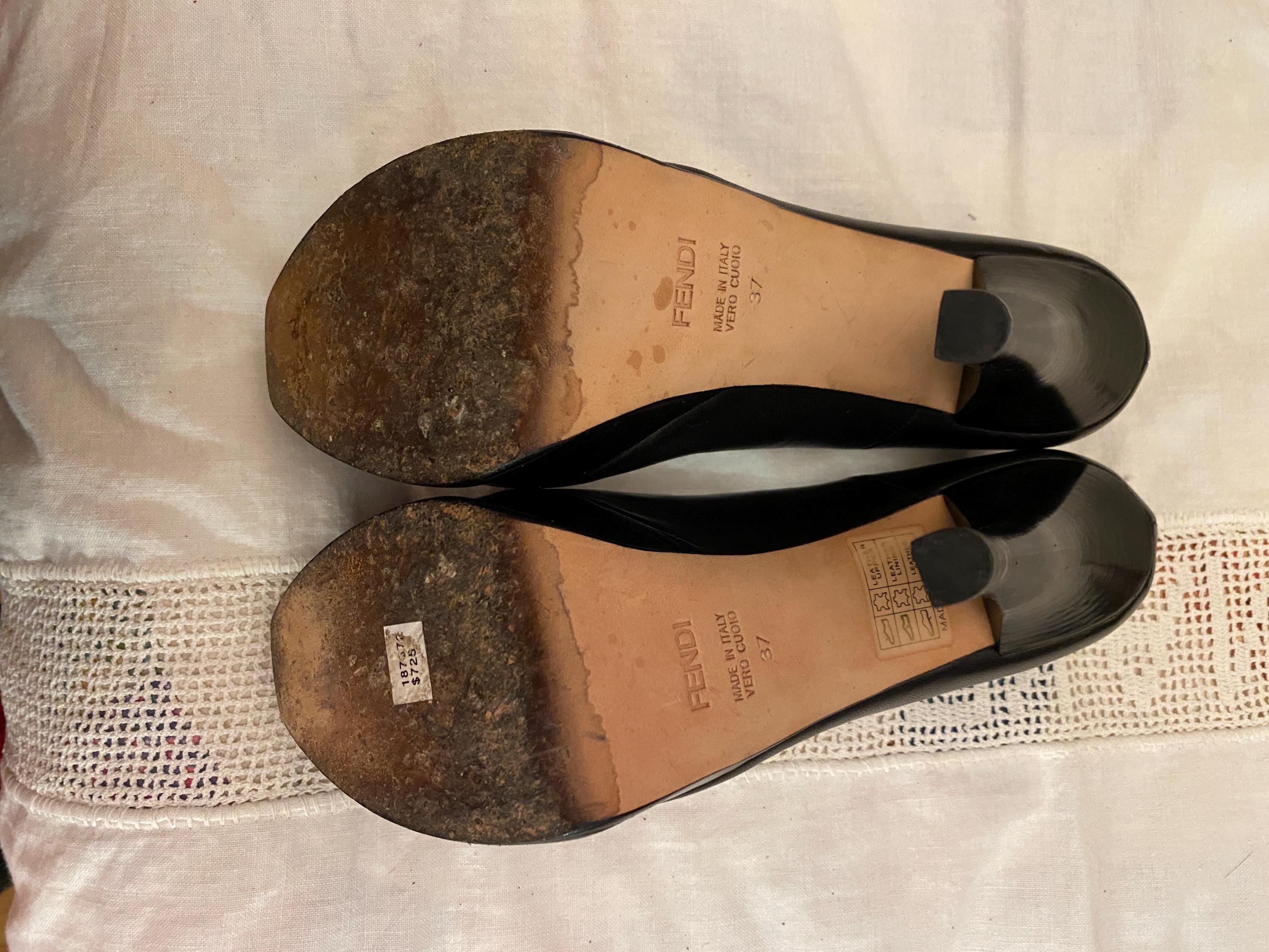 FENDI フェンディ　黒 ポインテッドトゥ アンクルストラップ ハイヒール FENDI 【美品】フェンディ FF柄 フォース レースアップアンクル