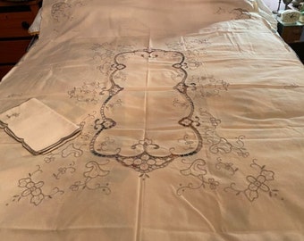 Authentic 1940s Vintage Cotton Tablecloth with Exquisite Embroidery