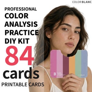 Könnte beinhalten: Ein professionelles DIY-Set zur Farbanalyse mit 84 druckbaren Karten. Das Bild zeigt den Text PROFESSIONAL COLOR ANALYSIS PRACTICE DIY KIT 84 cards PRINTABLE CARDS und COLOR BLANC sowie eine Farbpalettenkarte mit der Aufschrift COOL SUMMER SOFT.
