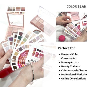 Peut inclure: Un ensemble de cartes d'analyse de couleur disposées en éventail, présentant diverses teintes de maquillage dont des roses, des rouges, des bruns et des tons neutres. Les cartes sont reliées par un anneau métallique. Des palettes sont visibles.