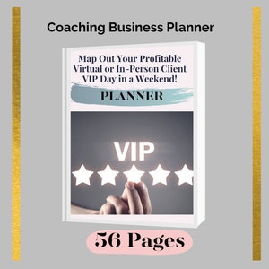 Peut inclure: Un planificateur blanc avec un design rose et bleu. La couverture présente le texte "Coaching Business Planner" et "Map Out Your Profitable Virtual or In-Person Client VIP Day in a Weekend! PLANNER". La couverture présente également une main qui tend vers cinq étoiles blanches avec le mot "VIP" au-dessus. Le planificateur a 56 pages.