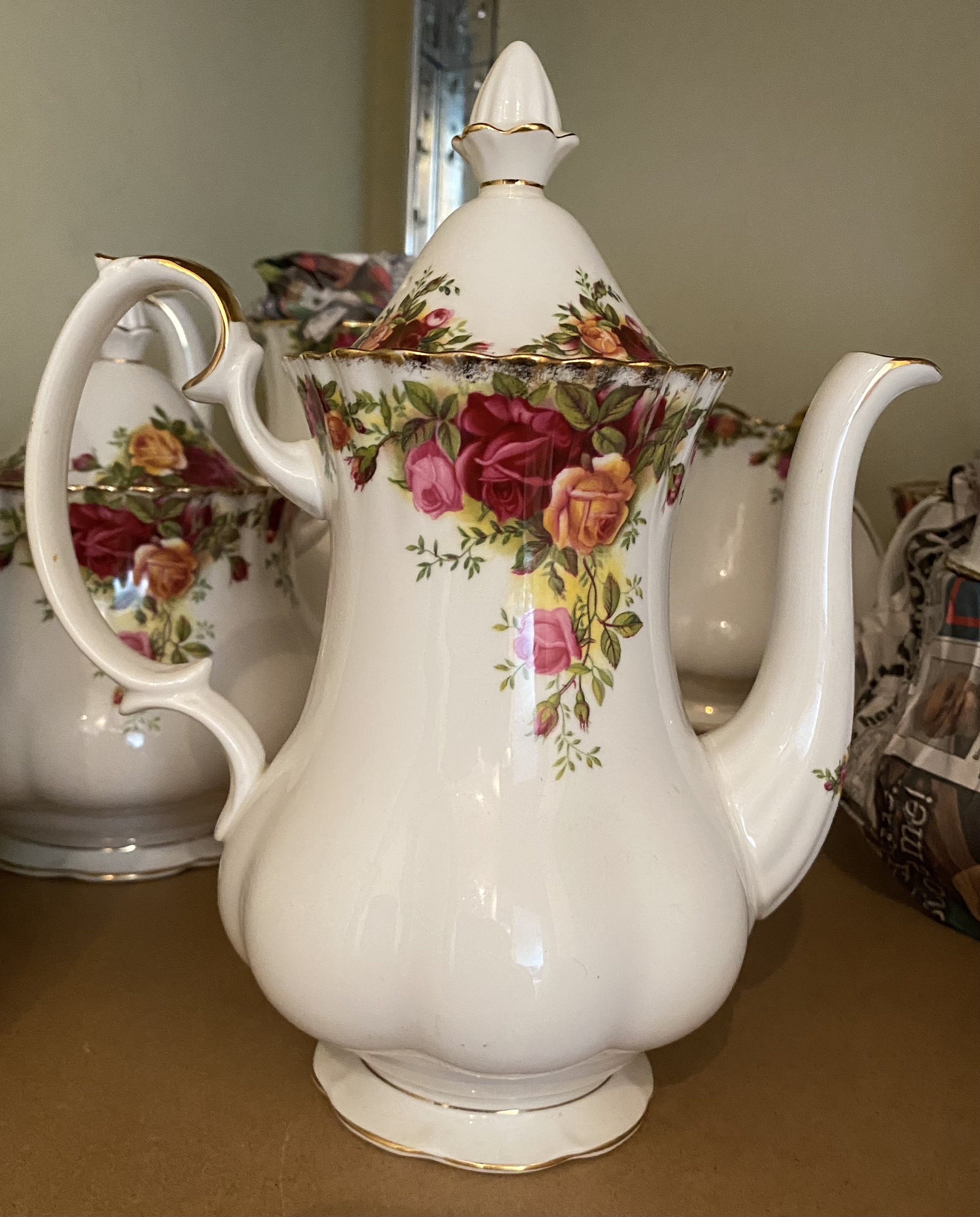 Royal Albert Old Country roses Bone china Medium size coffee pot First quality English Bone China Porcelain