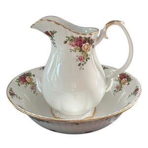 Royal Albert Old Country Roses Water Pitcher Jug And Wash Bowl Washroom Set Non England in original boxes huge sizes Fine china Porcelain