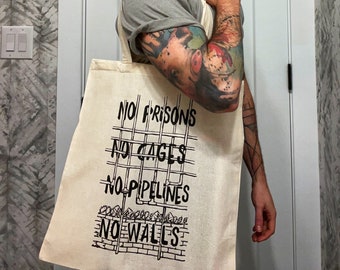 No Prisons, No Cages Tote Bag