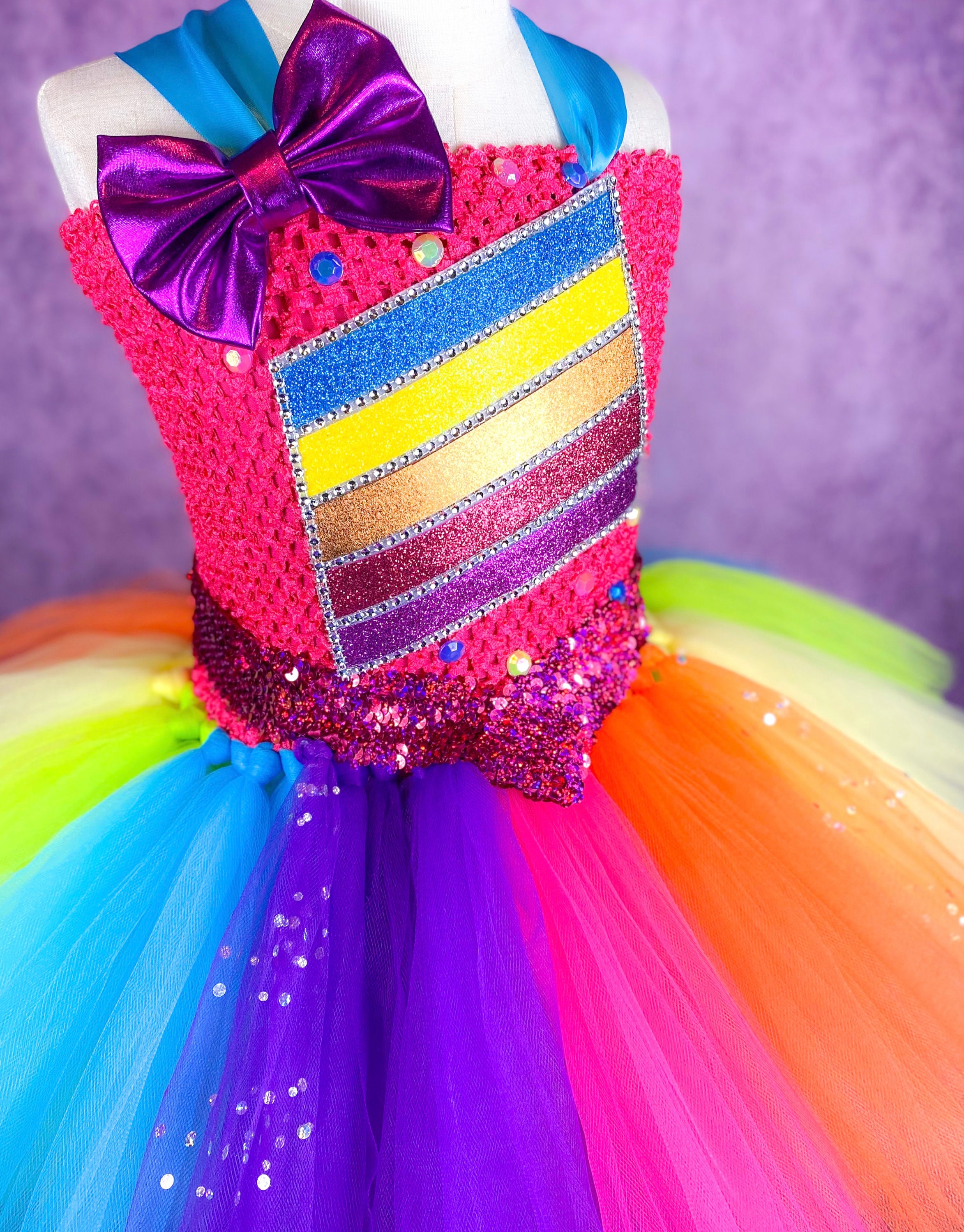 jojo siwa pink sequin dress JoJo Siwa's Pink Dress at the People's Choice Awards 2021