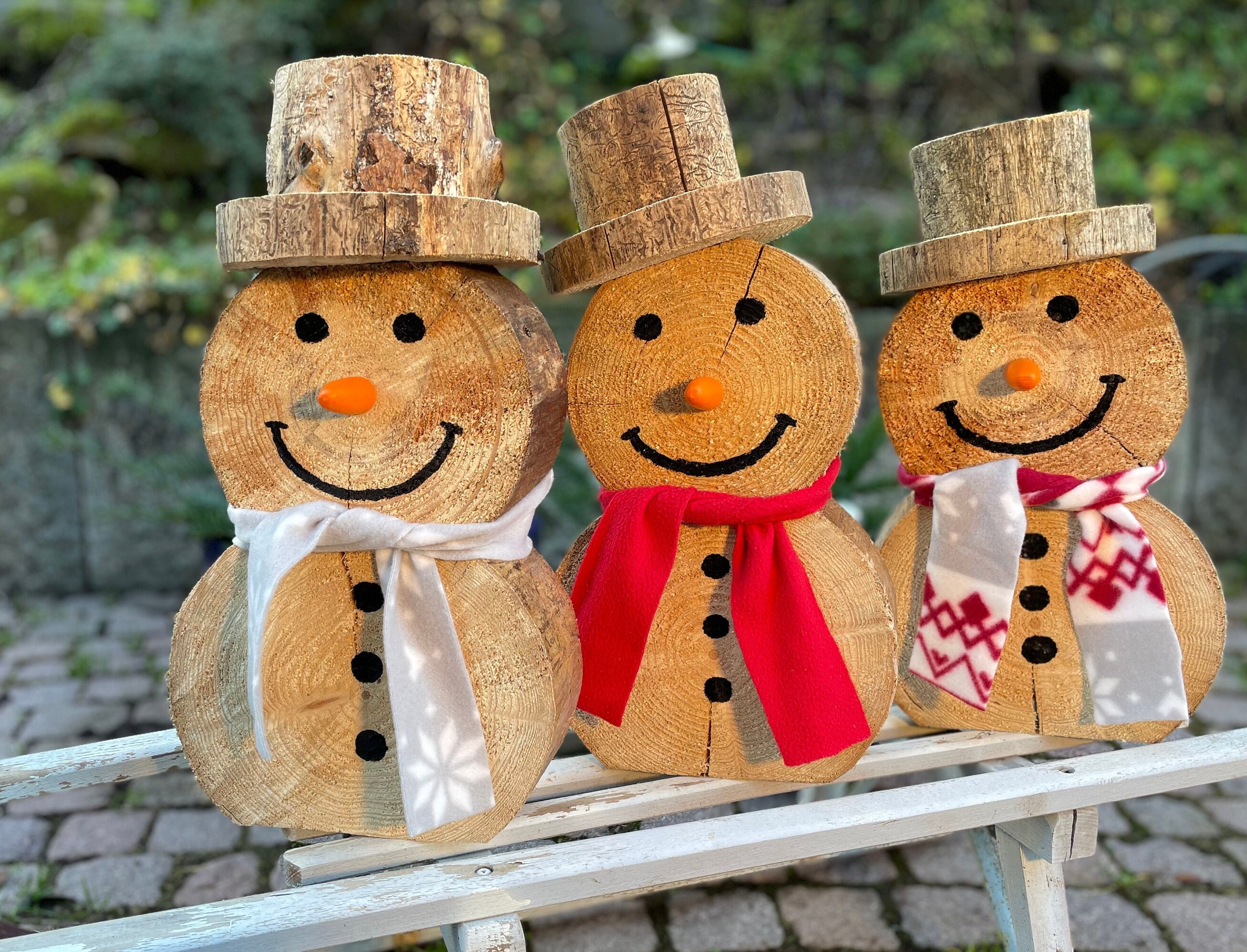 Schneemann Deko 3 Sitzende Schneemann Figuren In Türkis - Niedliche Winterdeko Für Weihnachten (11,5cm) Türkise Schneemänner
