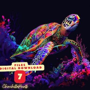 Op de afbeelding: Een levendige digitale illustratie van een zeeschildpad die zwemt in een koraalrif. De schildpad is afgebeeld met een kleurrijk, regenboogachtig patroon. De afbeelding bevat de tekst "FILES DIGITAL DOWNLOAD" en "7" op een rode vierkant, met de winkelnaam "ChinchillaPrints".