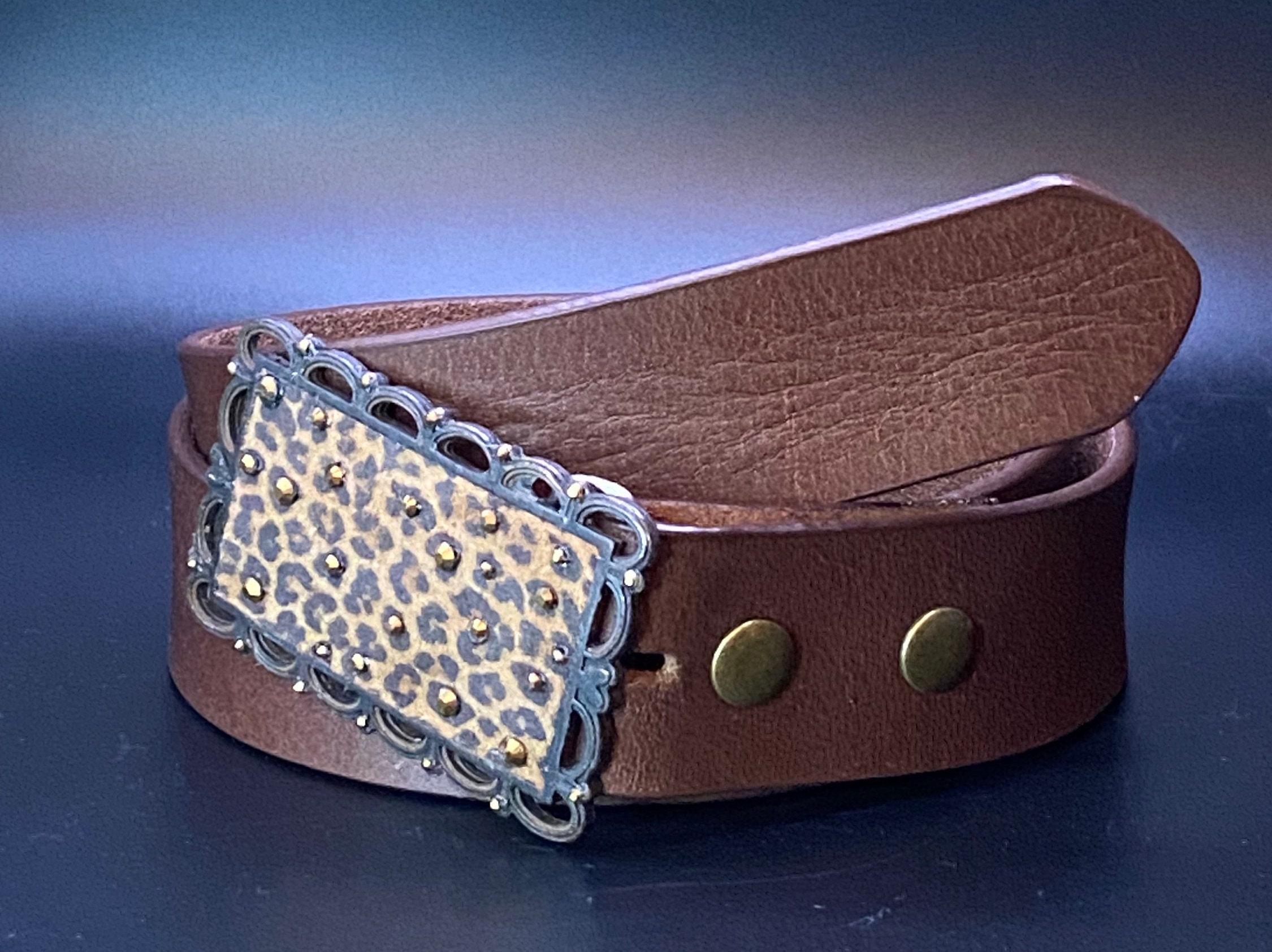 Feminine Buckle Two-Strap - Leopard