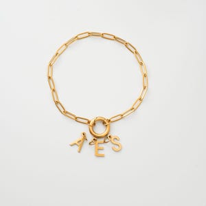 Pulsera con inicial personalizada: colgante con letra plana, joyería minimalista, pulsera con letra personalizada, dije con nombre, regalo personalizado para ella