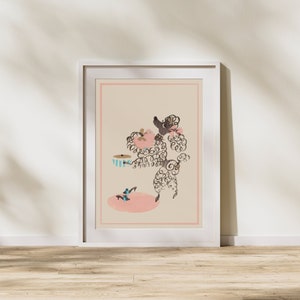 Impresión artística de caniche rosa, perro retro, póster de cockapoo, arte mural de caniches miniatura de los años 50, lazos coquetos imprimibles, baño kitsch de mediados de siglo.