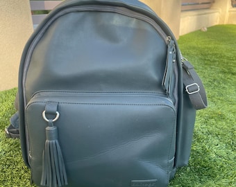 Bolsa de pañales gris para bebé de Skip Hop