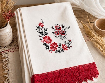 Rushnyk ucraniano de boda hecho a mano, toalla de lino bordada, ribete de encaje floral rojo.
