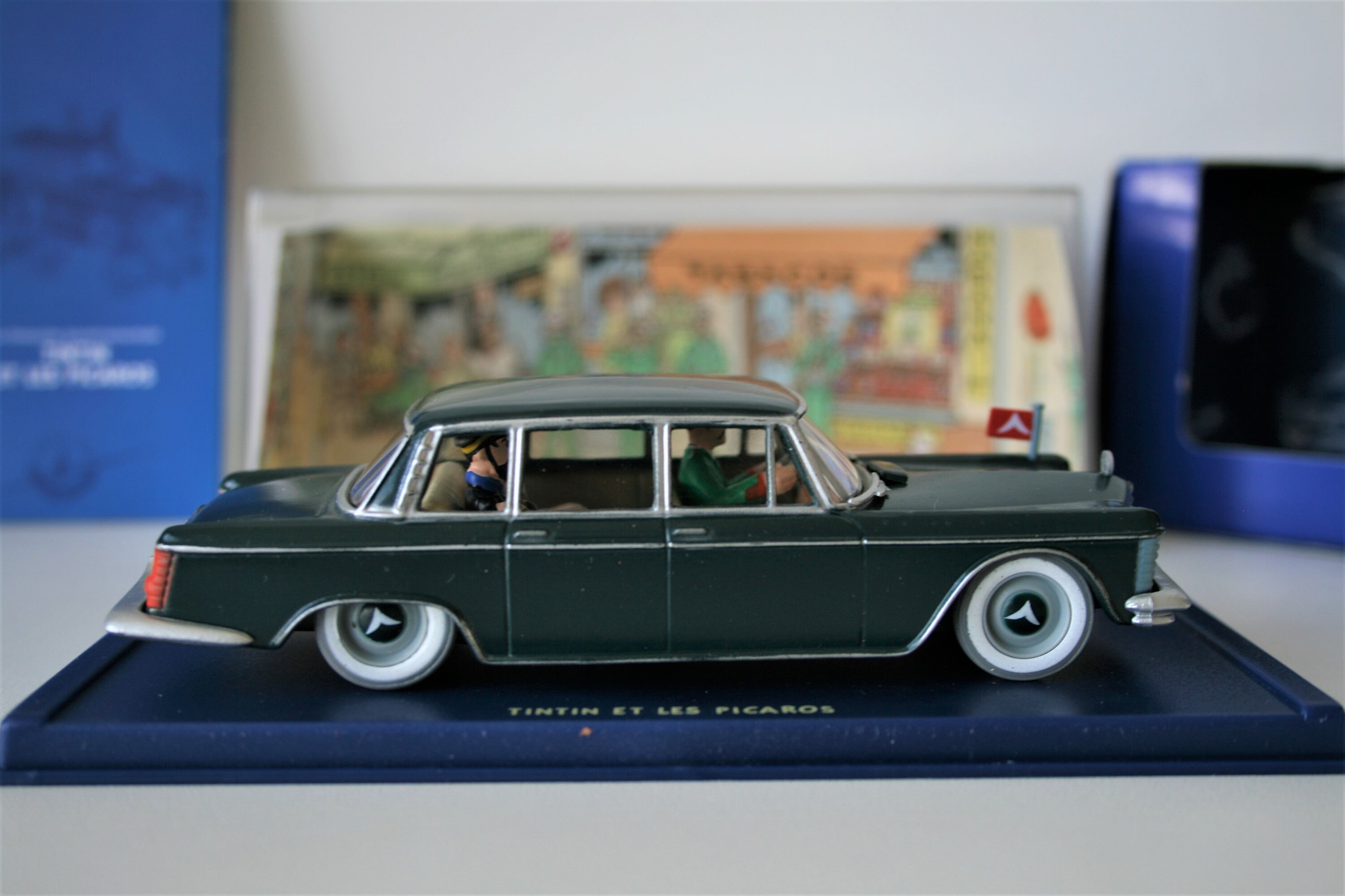 Ford V8 décapotable marron de Tintin avec certificat d'authenticité