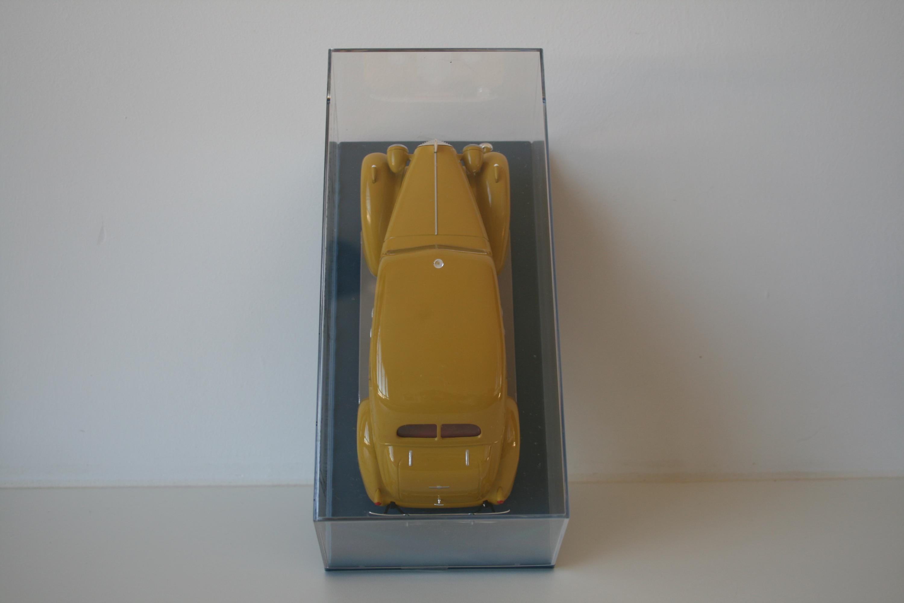 Voiture 1/24 - La conduite intérieur beige - 1 Moulinsart figurine
