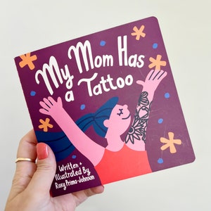 Livro de histórias para bebês "Minha mãe tem uma tatuagem" - Presente fofo para crianças - Capa dura - Presente ousado para bebês - Presente de chá de bebê, estilo tatuagem tradicional americana