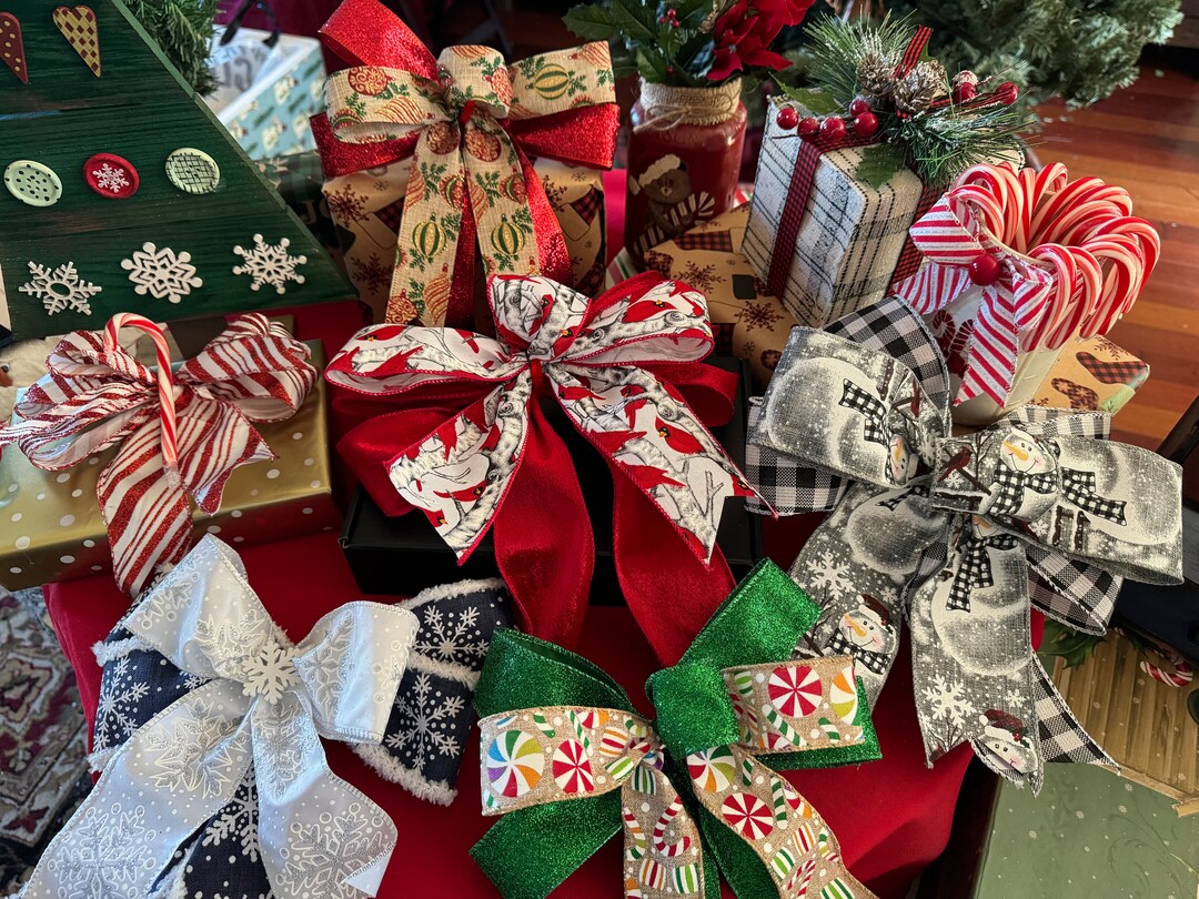 Christmas Gift Bows and Tags, Set of 6 Handmade Bows, Wired Ribbon, for