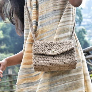 Bauchtasche gehäkelte Crossbody Tasche Gürteltasche handgemachte Jute Stroh gewebte Tasche Cabrio Sling Bag Bauchtasche für Frauen Zero Waste Geschenk Strick Tasche