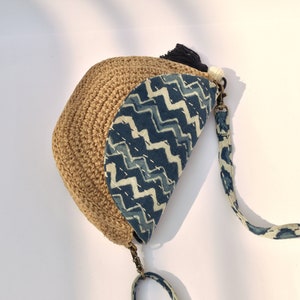 Handgemachte Sommer Crossbody Tasche Everyday Stroh Sling Bag Kleine Crossbody Geldbörse Indigo Boho Tasche Vegan Umhängetasche