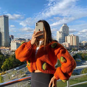 Avocado-Strickjacke für Frauen, handgefertigte Avocado, grobstrick gestrickt, dickes Lächeln-Gesicht Avocado, Geschenk, Lächeln-Gesicht Avocado-förmige Musterjacke