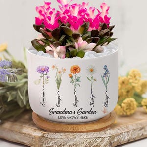 Personalized Birth Month Flowers Plant Pot, Custom Grandma&#39;s Garden Ceramic Plant Pot, Gift For Grandma, Mother&#39;s Day Gift