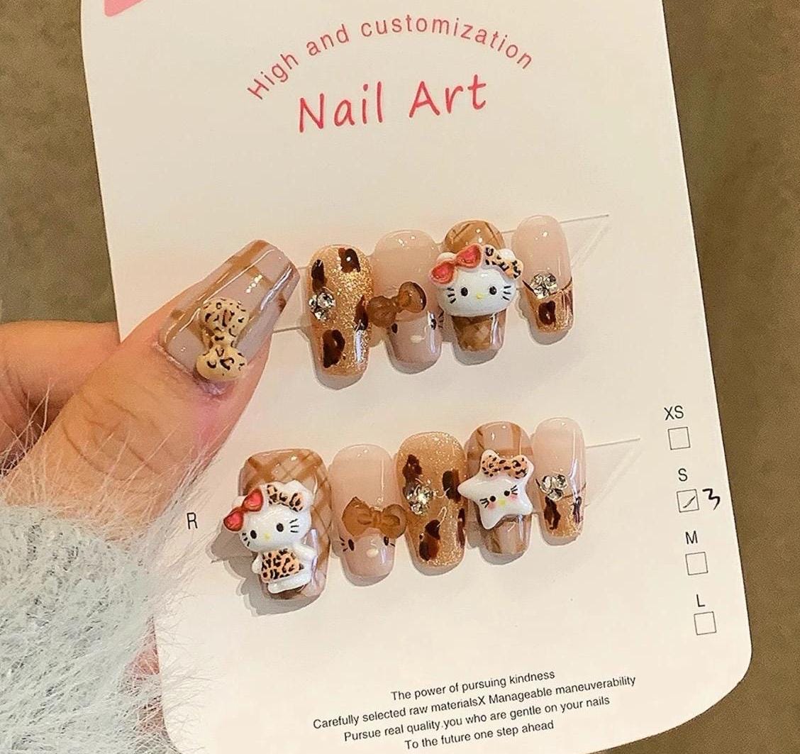 3D ハローキティ デザイン プレスオン ネイル | ヒョウ柄 再利用可能