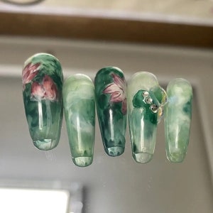 Water Lilies Inkpainting Style Press On Nails|Green Halo Reusable Nails|Pure Hand-Painted Nails|Flower Sea Nails|Premium Nails  Design Charm