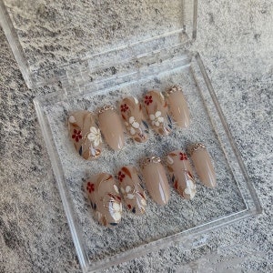 Unhas de pressão de magnólia premium de primavera | Unhas de pétalas de flores | Unhas reutilizáveis de design artístico | Unhas postiças charmosas | Unhas de caixão premium | Unhas de gel manicure