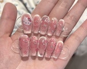 ハローキティデザインのプレスオンネイル｜キャットアイの輝く再利用
