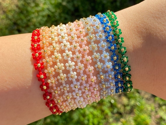 Multi Colored Handmade Beaded Bracelets Ideal For Fashion Jewelry Designers  at Rs 100 | Fashion Beaded Bracelet in Mumbai | ID: 3559599373