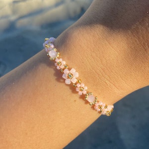 Floral bracelet in pink and gold | Beaded daisy bracelets | Flower bracelets made of glass beads | Daisychain