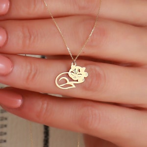 14K Solid Gold Sleeping Cat Necklace / Cute Cat Necklace / Minimalist Cat Pendant Necklace / Animal Lover Necklace