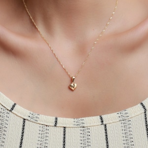 Minimalistische Halskette / 14K Solid Gold Puffy Herz Halskette / Minimalistische Halskette / Valentinstag Geschenk / Geschenk für Sie / Handgefertigter Schmuck