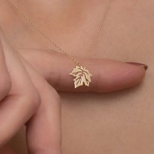 14K Solid Gold Zierliche Ahorn Halskette / Minimalistische Blatt Halskette / Zierliche Platane Blatt Halskette / Kanadische Ahornblatt Halskette