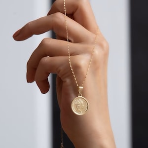 Halsband i 14 karat massivt guld med drottning Elizabeth-mynt: Vintage medaljonghänge