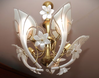 Zeldzame Murano-glazen bloemenkroonluchter uit de jaren 60. Vintage handgemaakte glazen lamp. Murano bloemen messing kroonluchter. Hollywood Regency plafondarmatuur